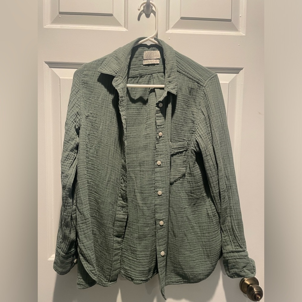 J Crew women’s button up shirt. Extremely comfortable and in great condition!